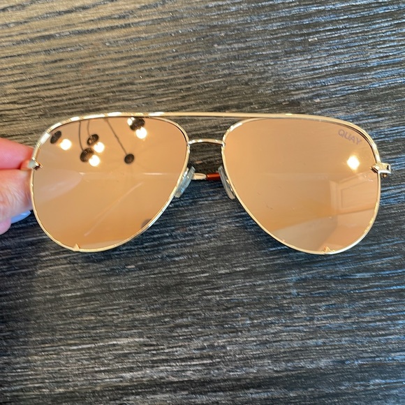 Gold High Key Quay x Desi Perkins aviator sunglasses - Picture 3 of 15
